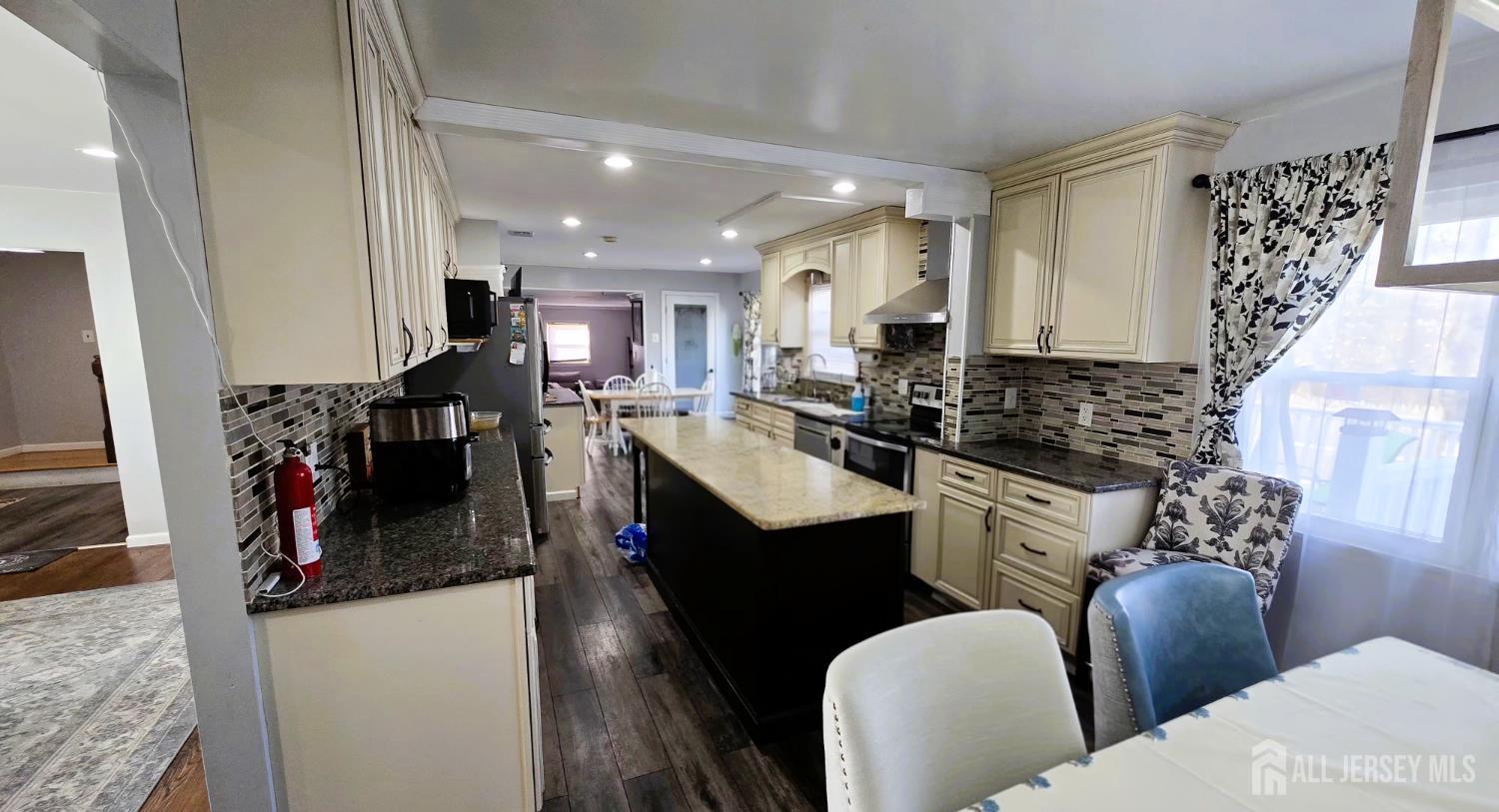 7 Stradford Road Sayreville, NJ 08859 - Photo 8 of 38