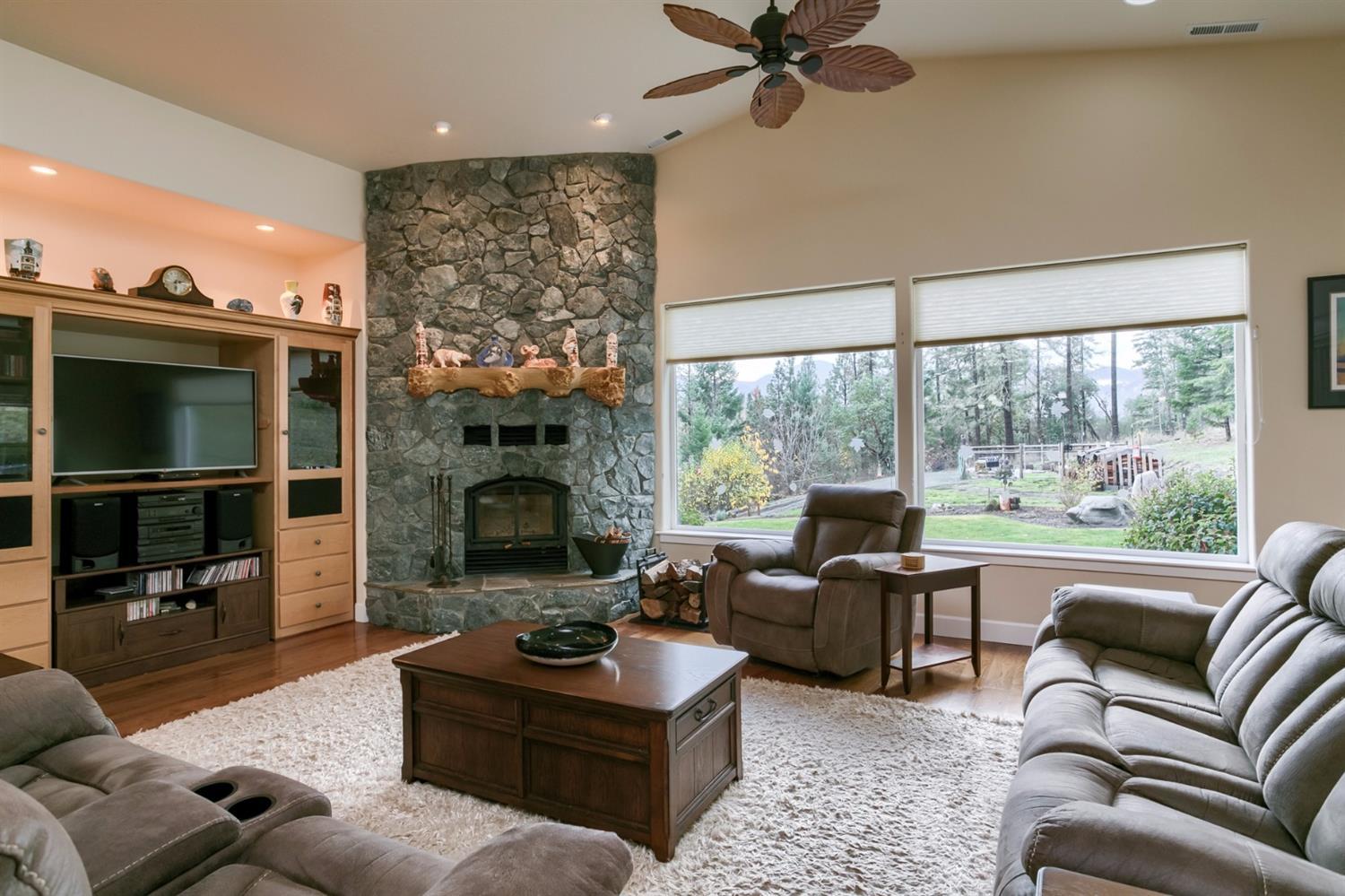 446 Riverbanks Road Grants Pass, OR 97527 - Photo 4 of 34 Additional Photo