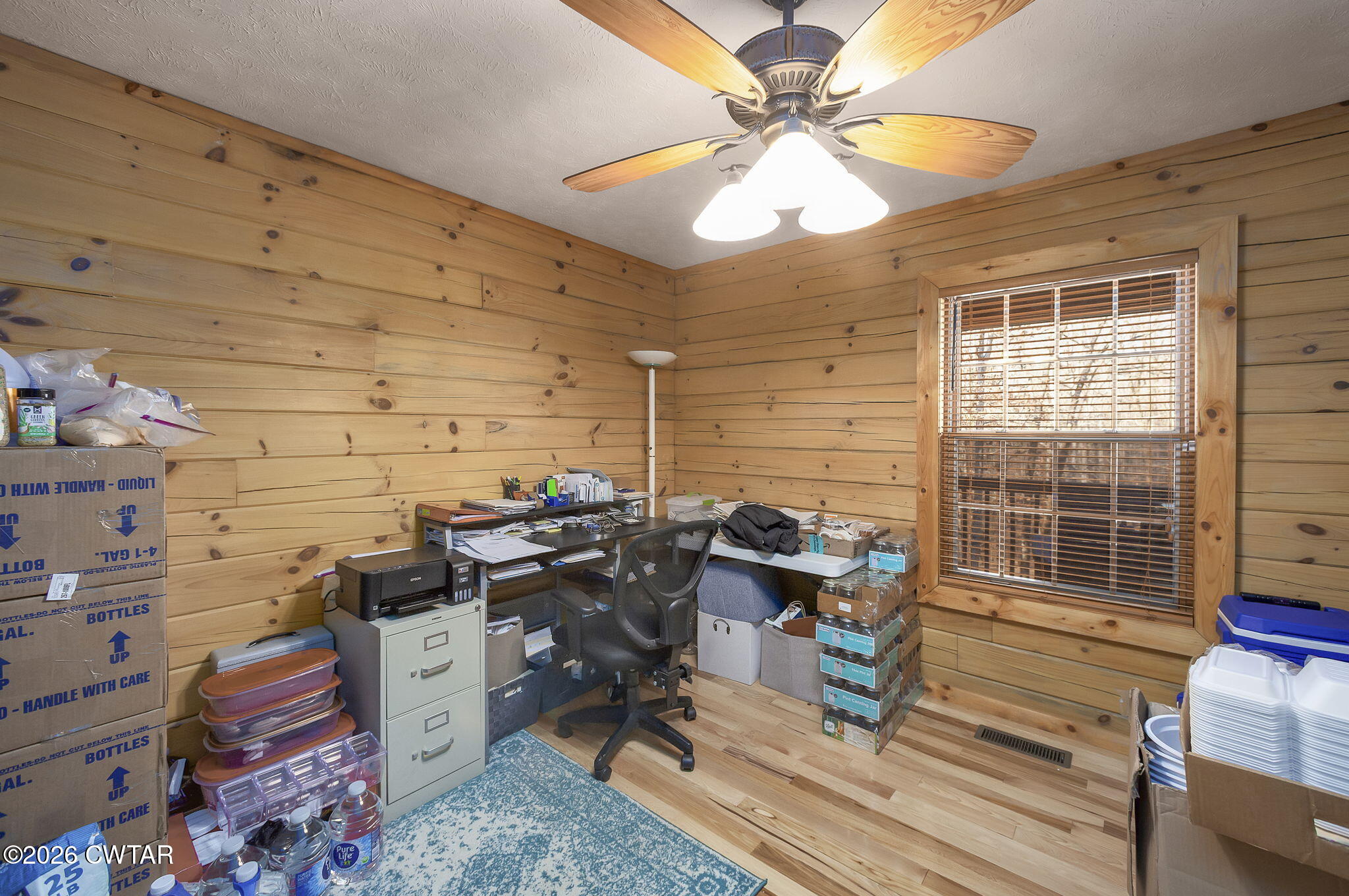 372 Aubrey Fergerson Road Gadsden, TN 38337 - Photo 22 of 50 a view of a livingroom with workspace and a window