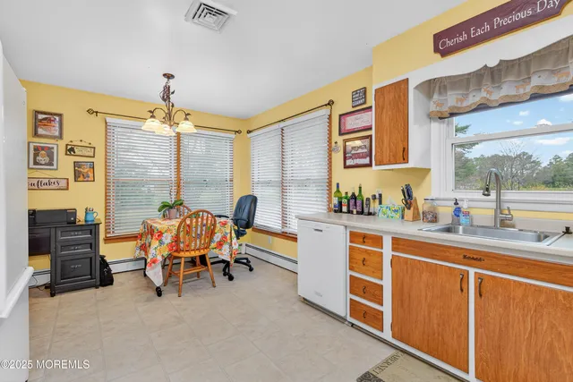 $825,000 | 5 Buckalew Drive, New Egypt, NJ 08533