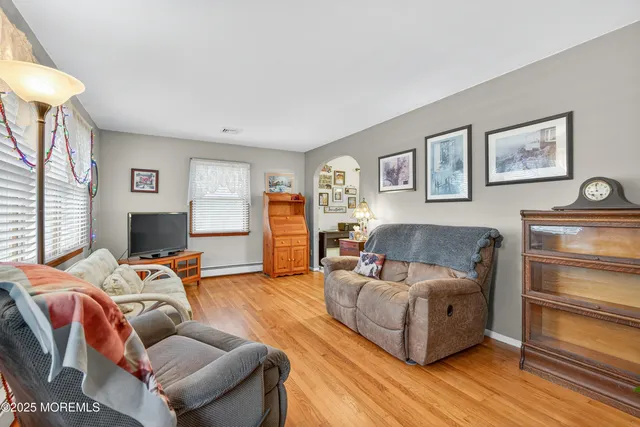 $825,000 | 5 Buckalew Drive, New Egypt, NJ 08533