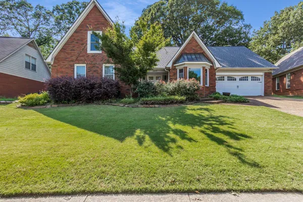 $383,900 | 2237 Oak Hollow Lane, Memphis, TN 38016