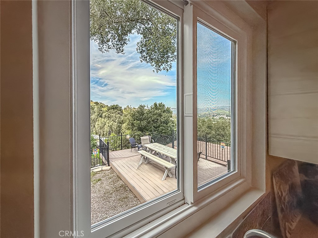 1059 Alta Vista Road Simi Valley, CA 93063 - Photo 9 of 37 Gallery Image 9