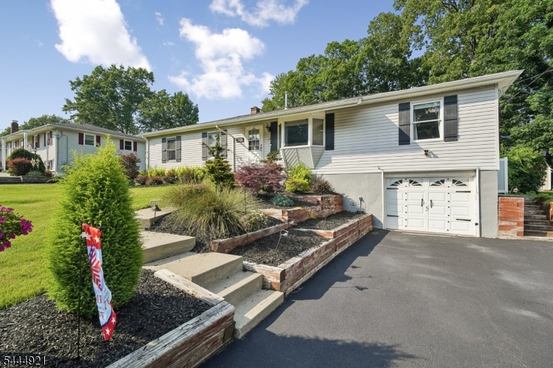 22 Summit Road Oak Ridge, NJ 07438 - Photo 2 of 32