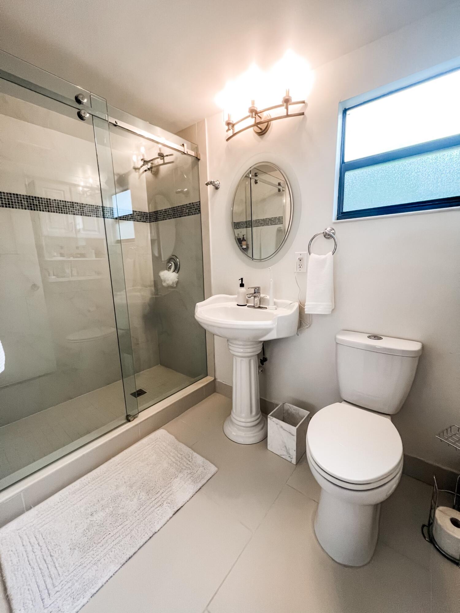 247 Forest Hill Boulevard West Palm Beach, FL 33405 - Photo 5 of 18 Bath 1