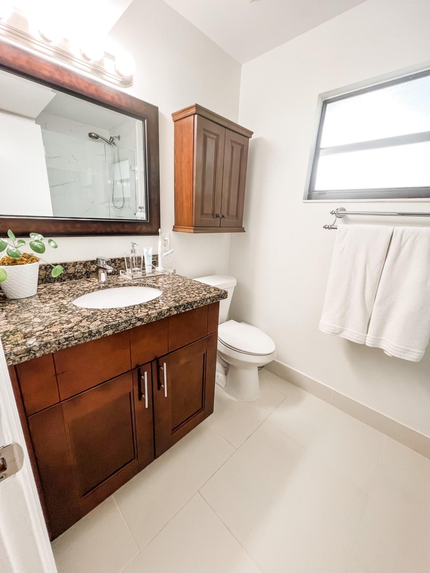 247 Forest Hill Boulevard West Palm Beach, FL 33405 - Photo 6 of 18 Bath 2