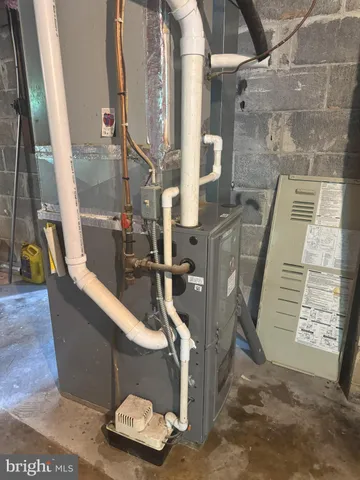 a view of utility room