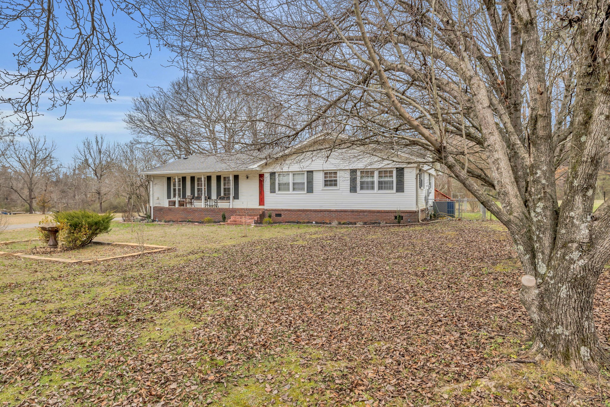 608 Fall River Road Lawrenceburg, TN 38464 - Photo 2 of 22