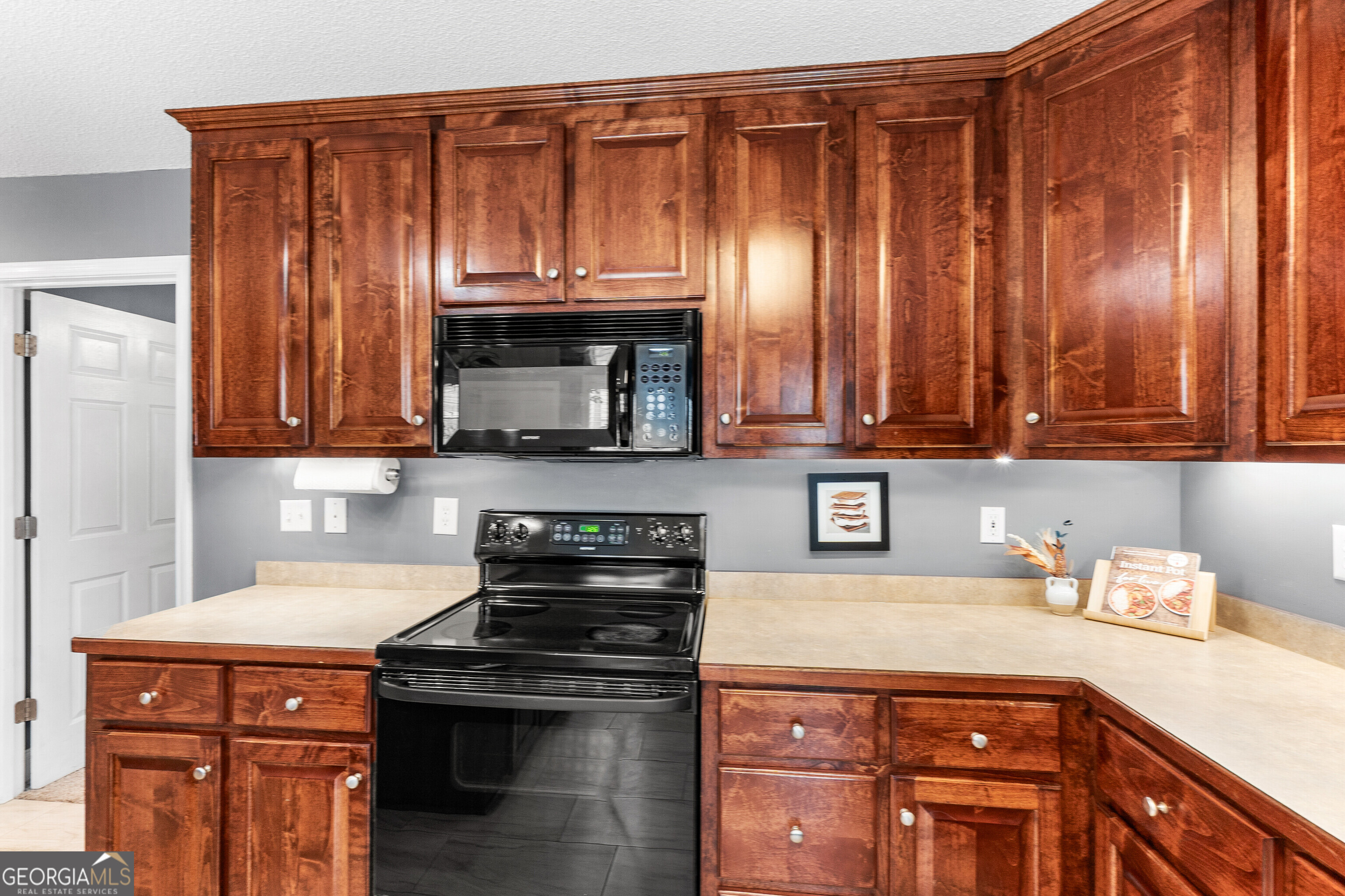 418 Covington Cove Byron, GA 31008 - Photo 18 of 47 a kitchen with granite countertop wood cabinets and stainless steel appliances
