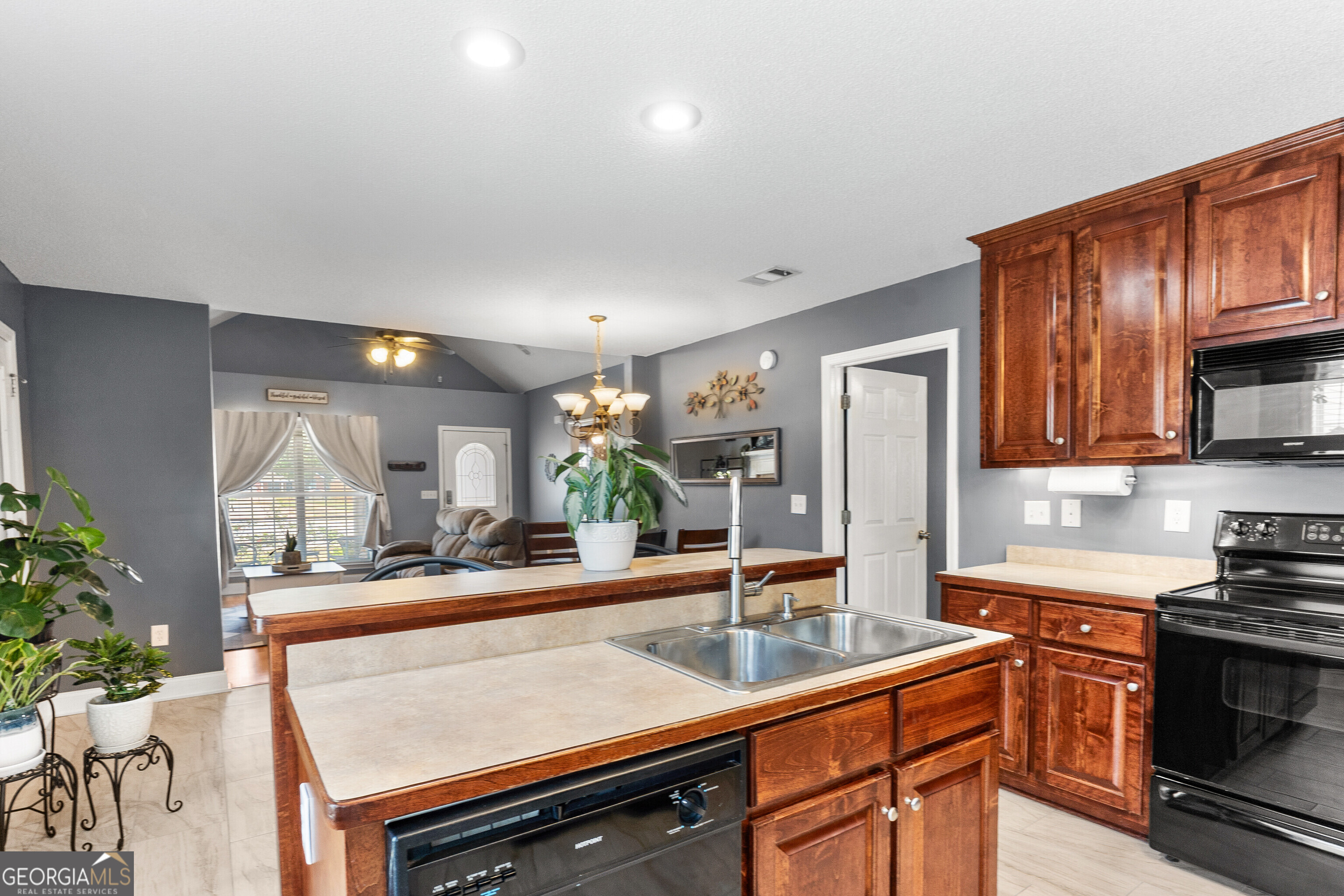 418 Covington Cove Byron, GA 31008 - Photo 21 of 47 a kitchen with stainless steel appliances a sink stove and cabinets