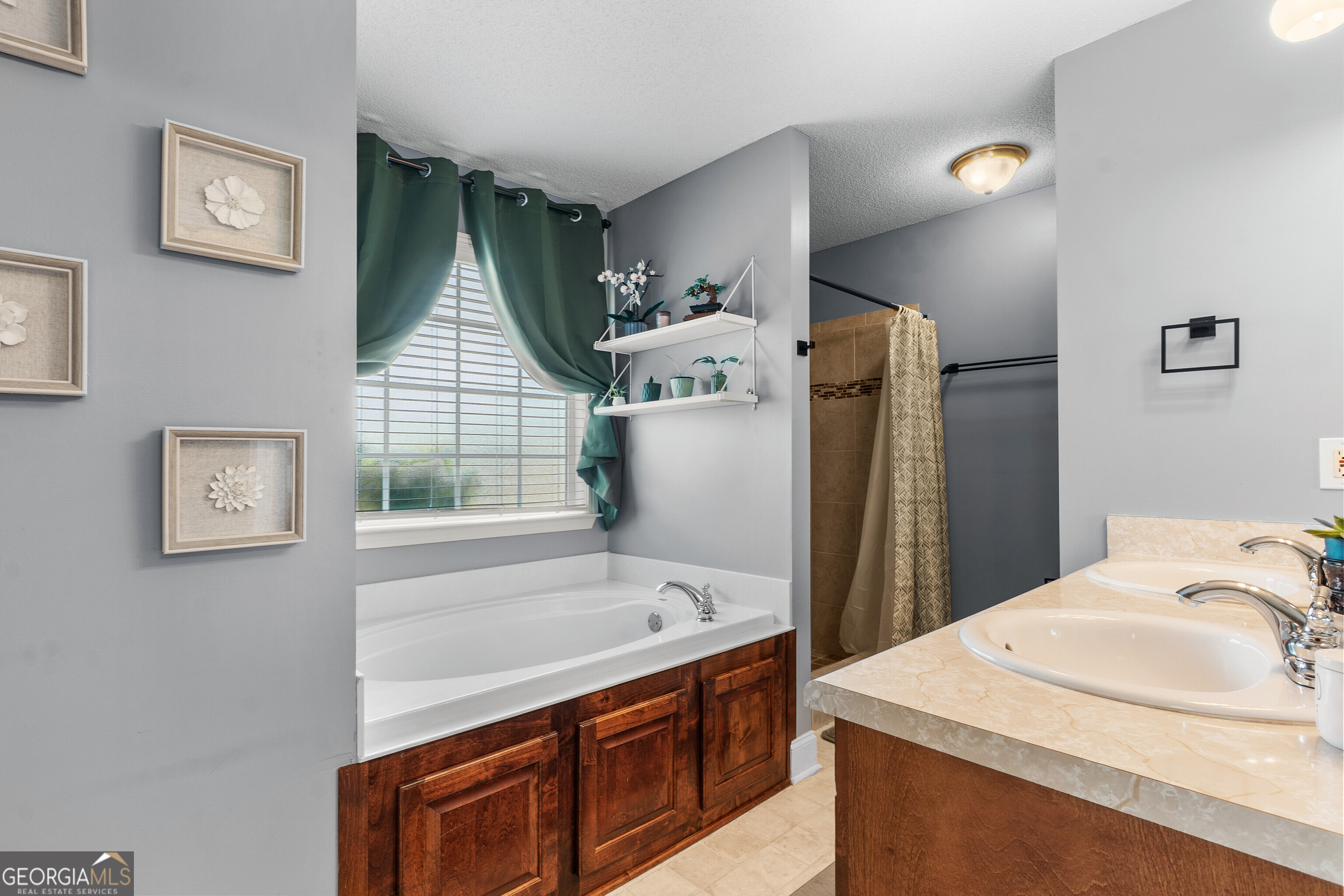 418 Covington Cove Byron, GA 31008 - Photo 28 of 47 a bathroom with a sink double vanity and a bathtub