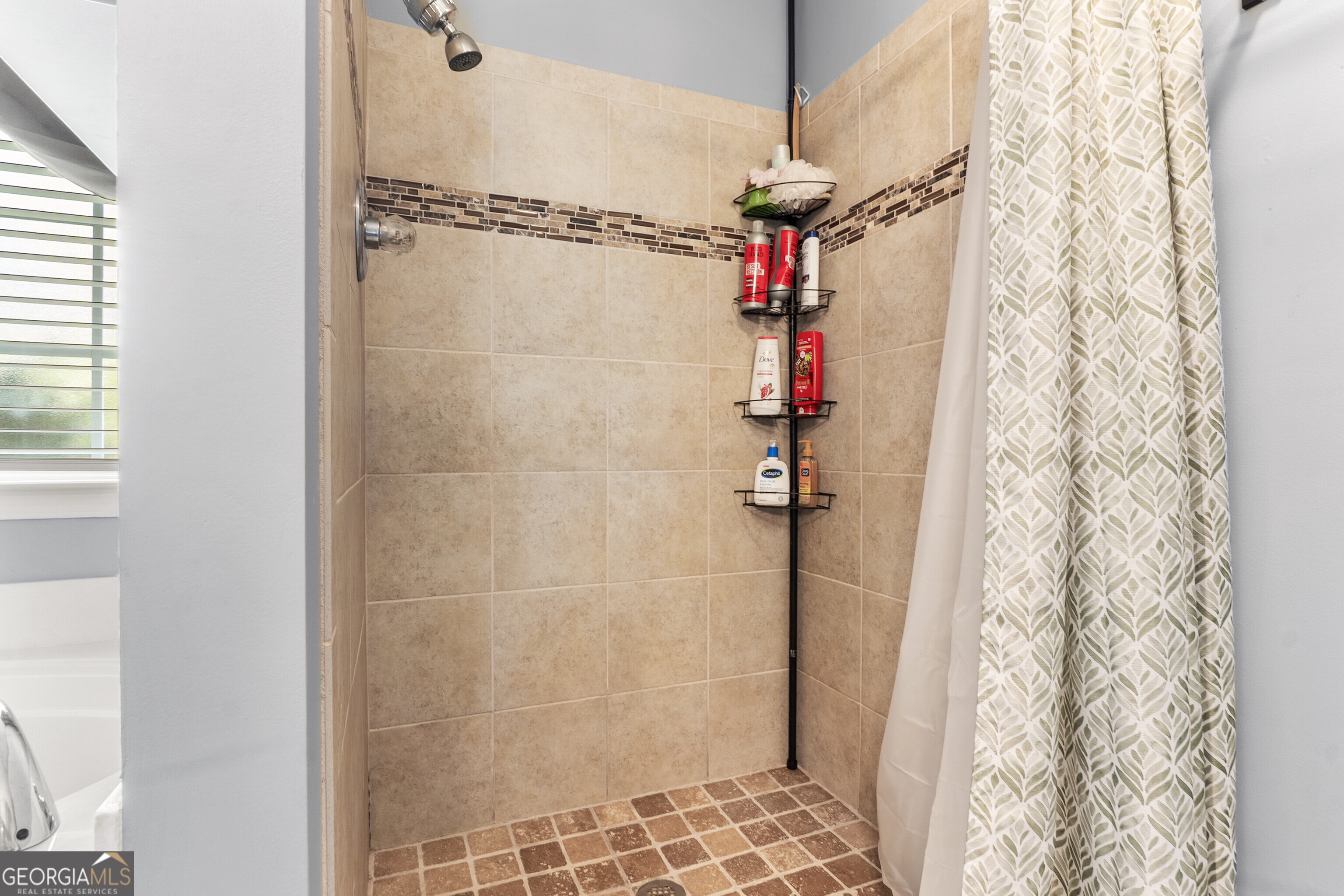 418 Covington Cove Byron, GA 31008 - Photo 30 of 47 a bathroom with a shower