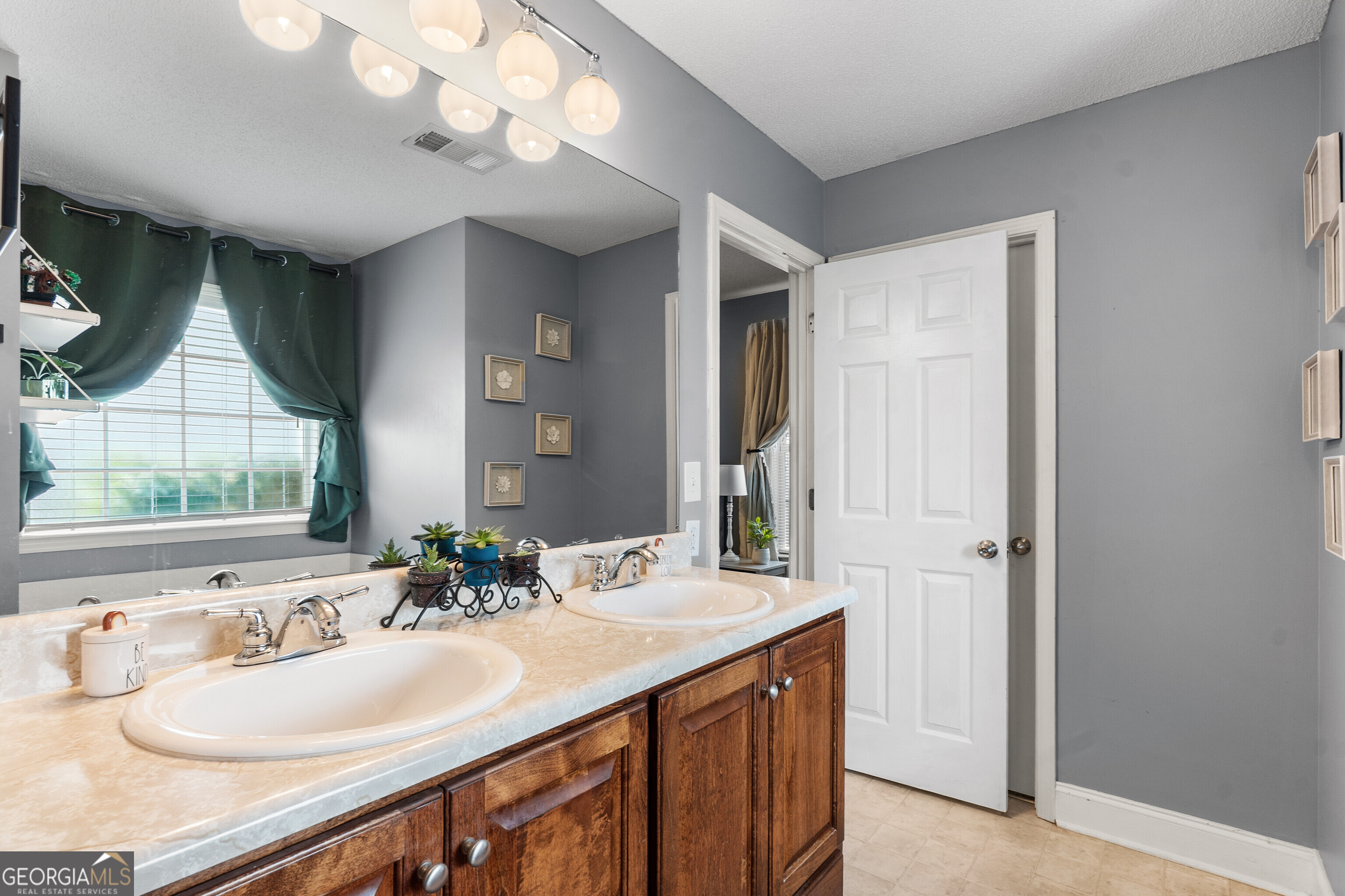 418 Covington Cove Byron, GA 31008 - Photo 33 of 47 a bathroom with a sink double vanity and a mirror