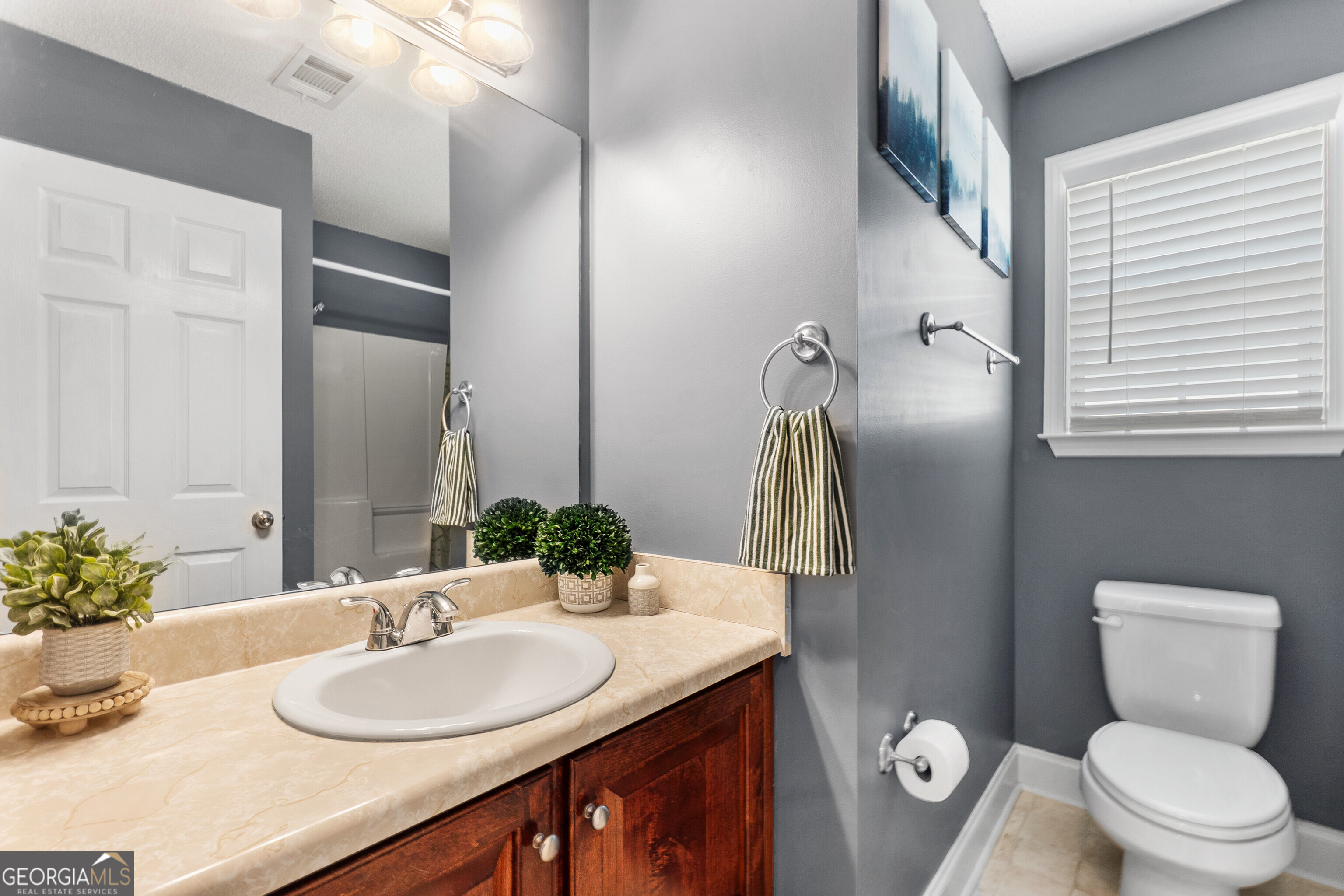 418 Covington Cove Byron, GA 31008 - Photo 37 of 47 a bathroom with a toilet sink and mirror
