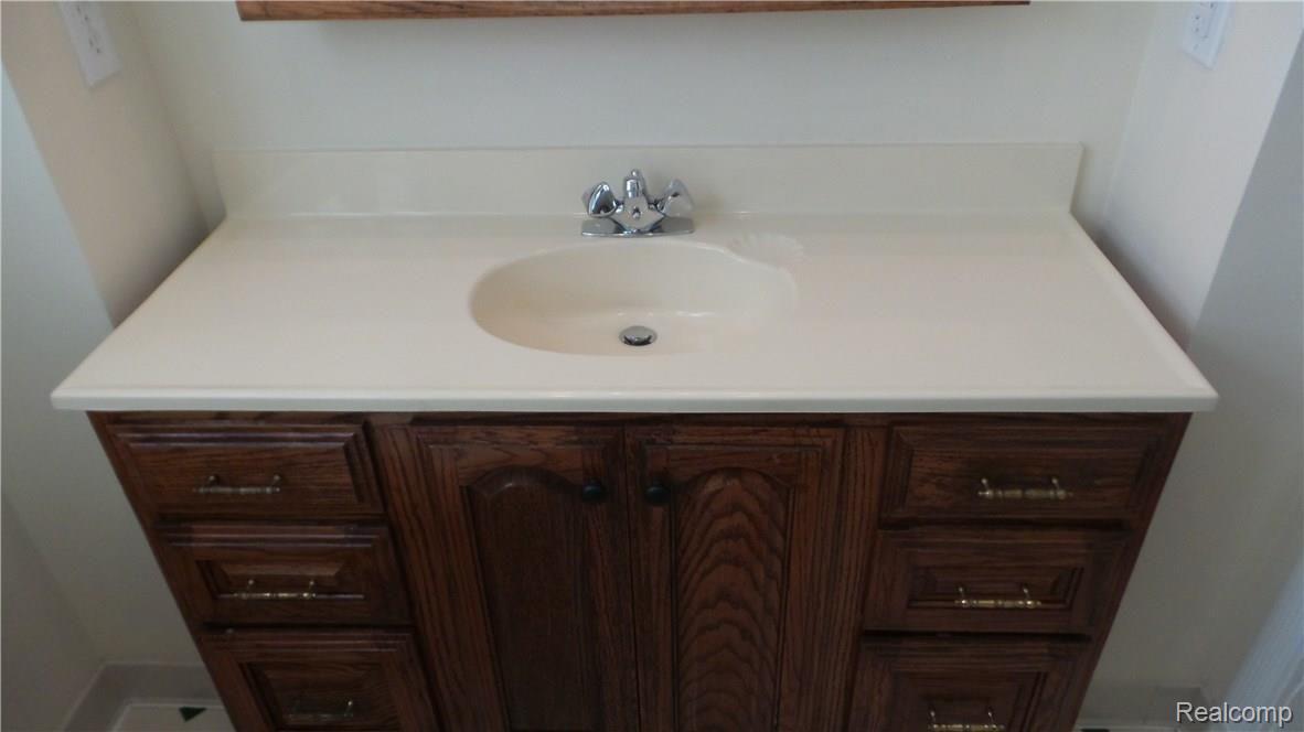 3122 Devondale Road Rochester, MI 48309 - Photo 18 of 27 20160624_103755.jpg