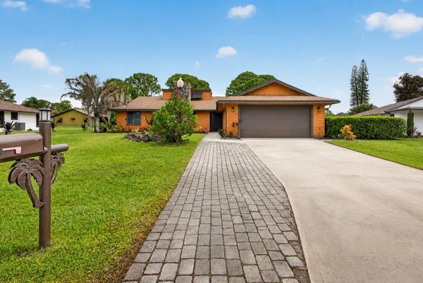 $570,000 | 5589 Southeast Paramount Drive, Stuart, FL 34997