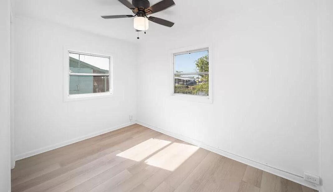 1520 Hunter Road, Unit A Okeechobee, FL 34974 - Photo 8 of 20 an empty room with a window