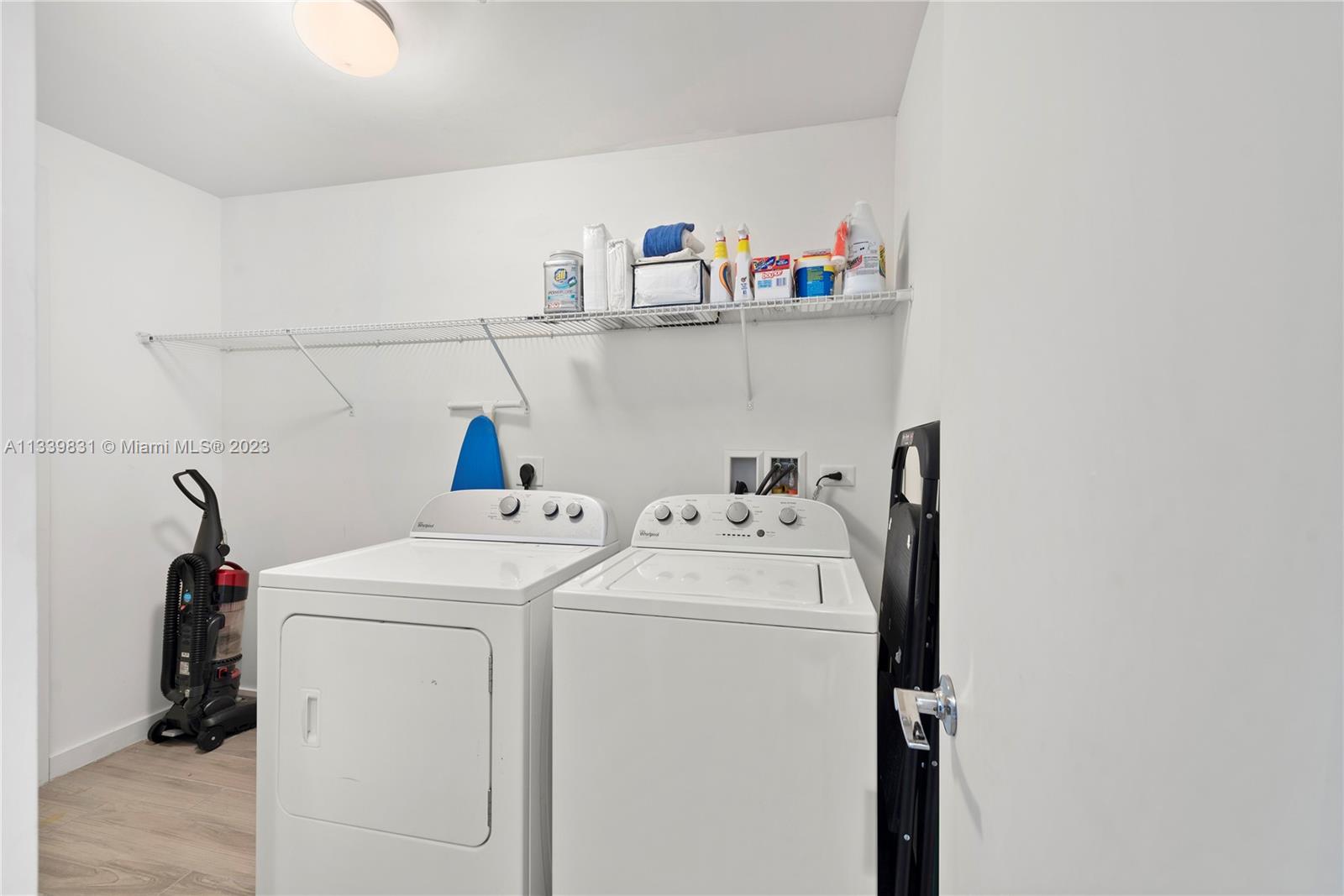 999 Southwest 1st Avenue, Unit 1811 Miami, FL 33130 - Photo 17 of 36 a utility room with dryer and washer