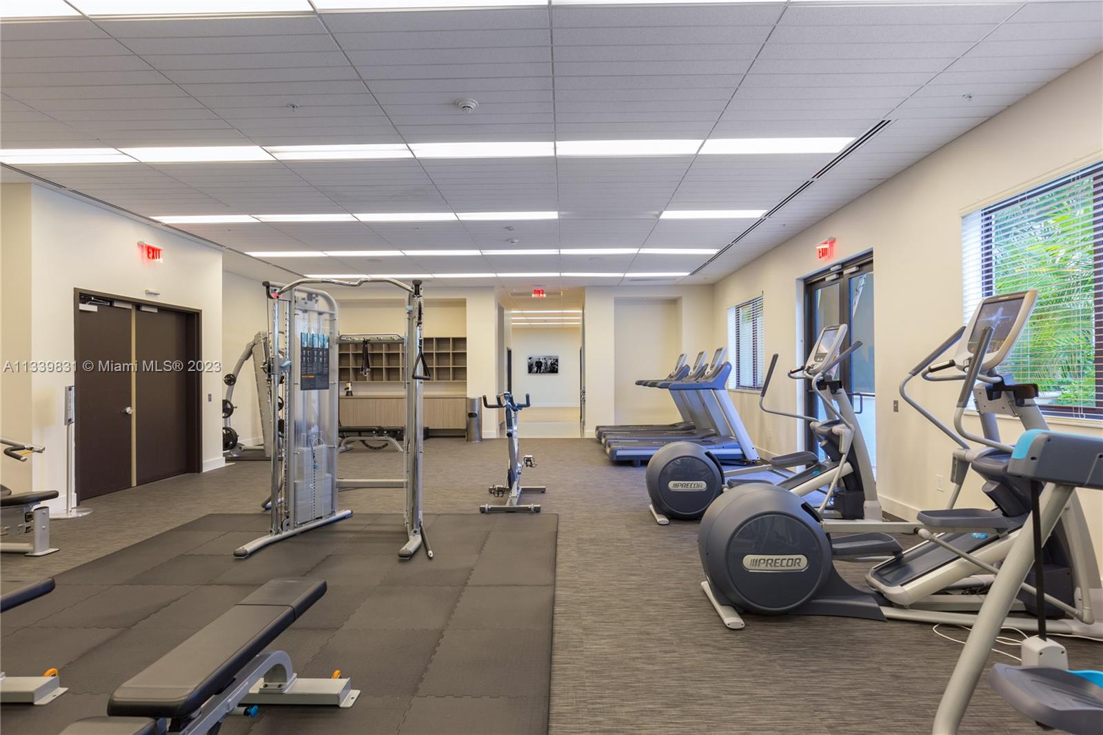 999 Southwest 1st Avenue, Unit 1811 Miami, FL 33130 - Photo 25 of 36 a room with gym equipment