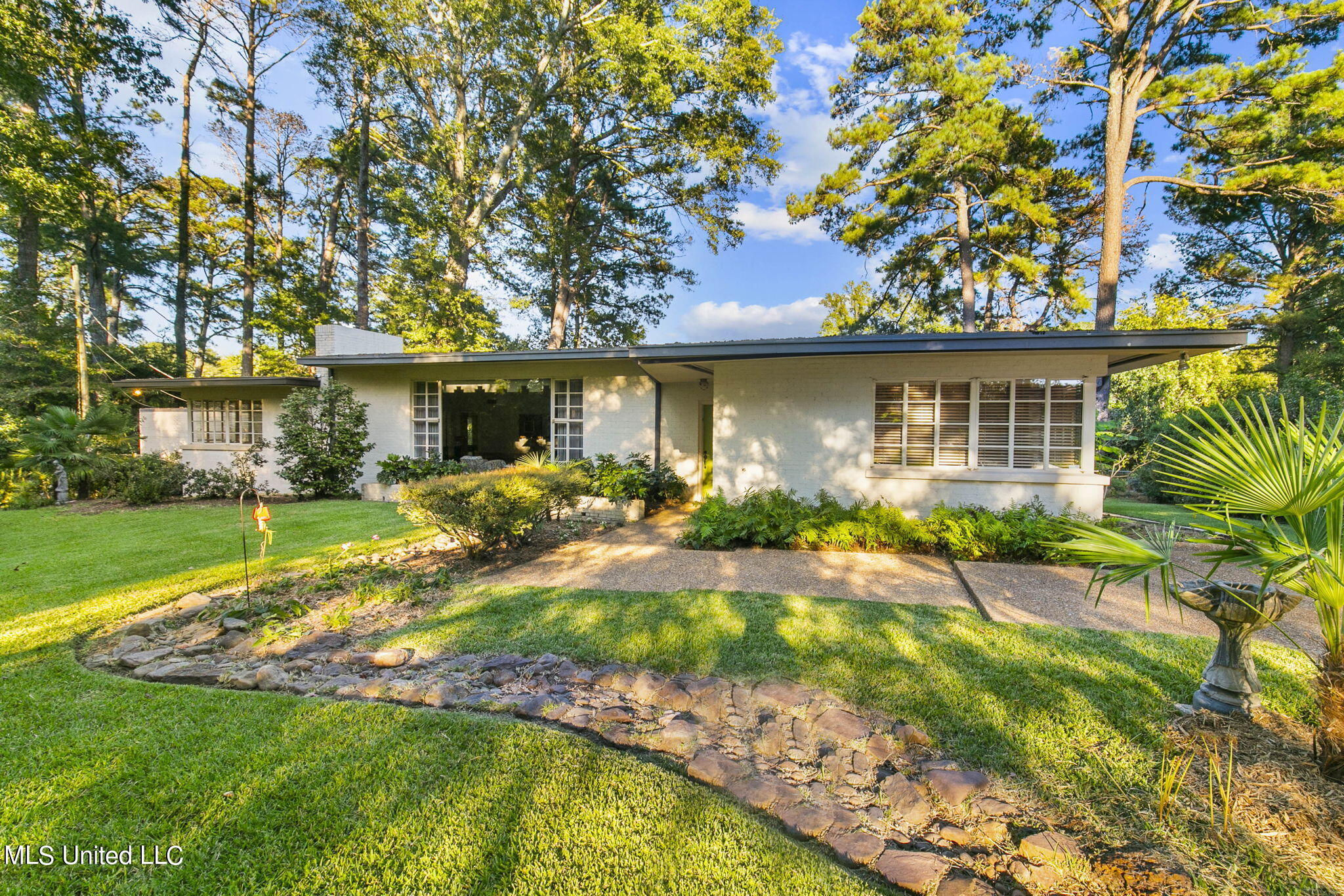 4526 Brook Drive Jackson, MS 39206 - Photo 2 of 69 4-web-or-mls-4526 Brook-4