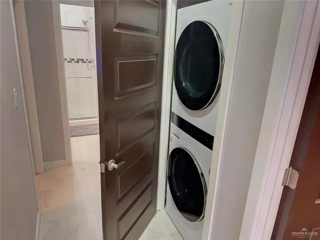 a close up view of a washer and dryer