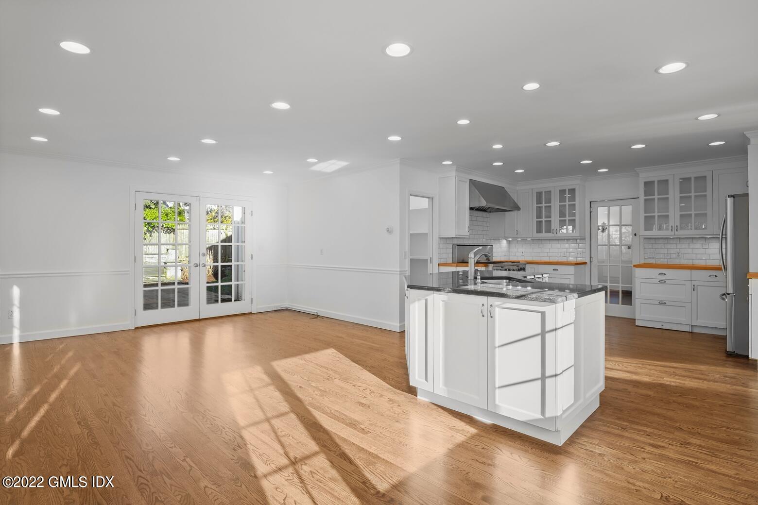 25 Terrace Avenue Riverside, CT 06878 - Photo 12 of 28 014a