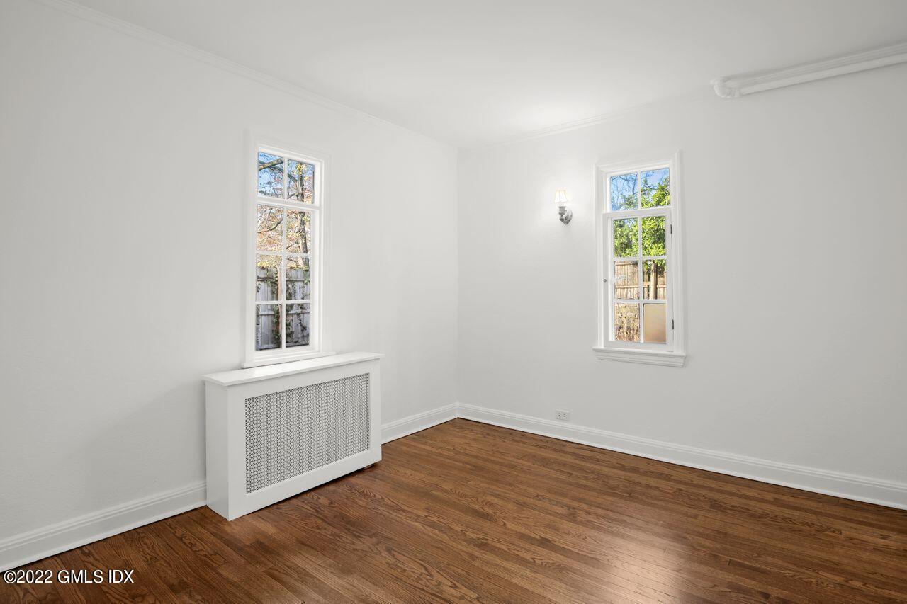 25 Terrace Avenue Riverside, CT 06878 - Photo 14 of 28 024