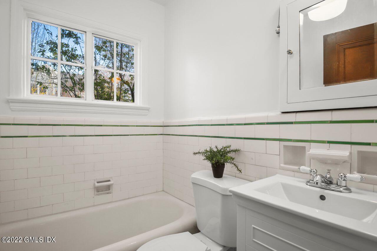 25 Terrace Avenue Riverside, CT 06878 - Photo 15 of 28 023