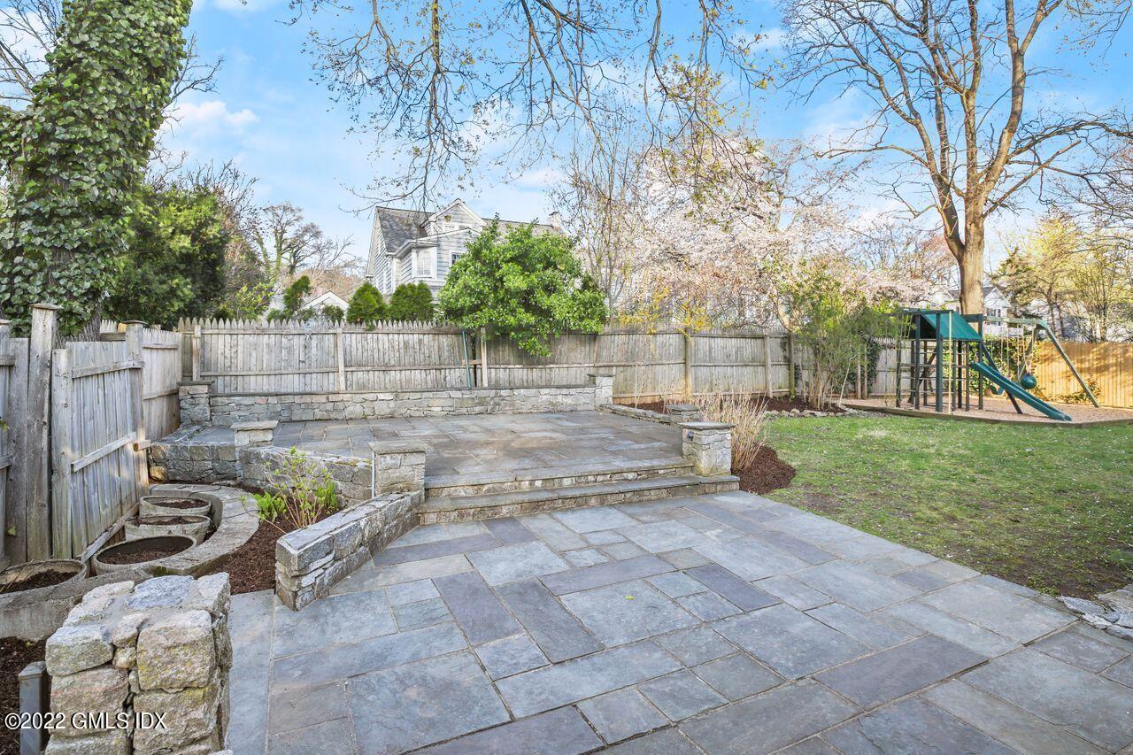 25 Terrace Avenue Riverside, CT 06878 - Photo 24 of 28 034