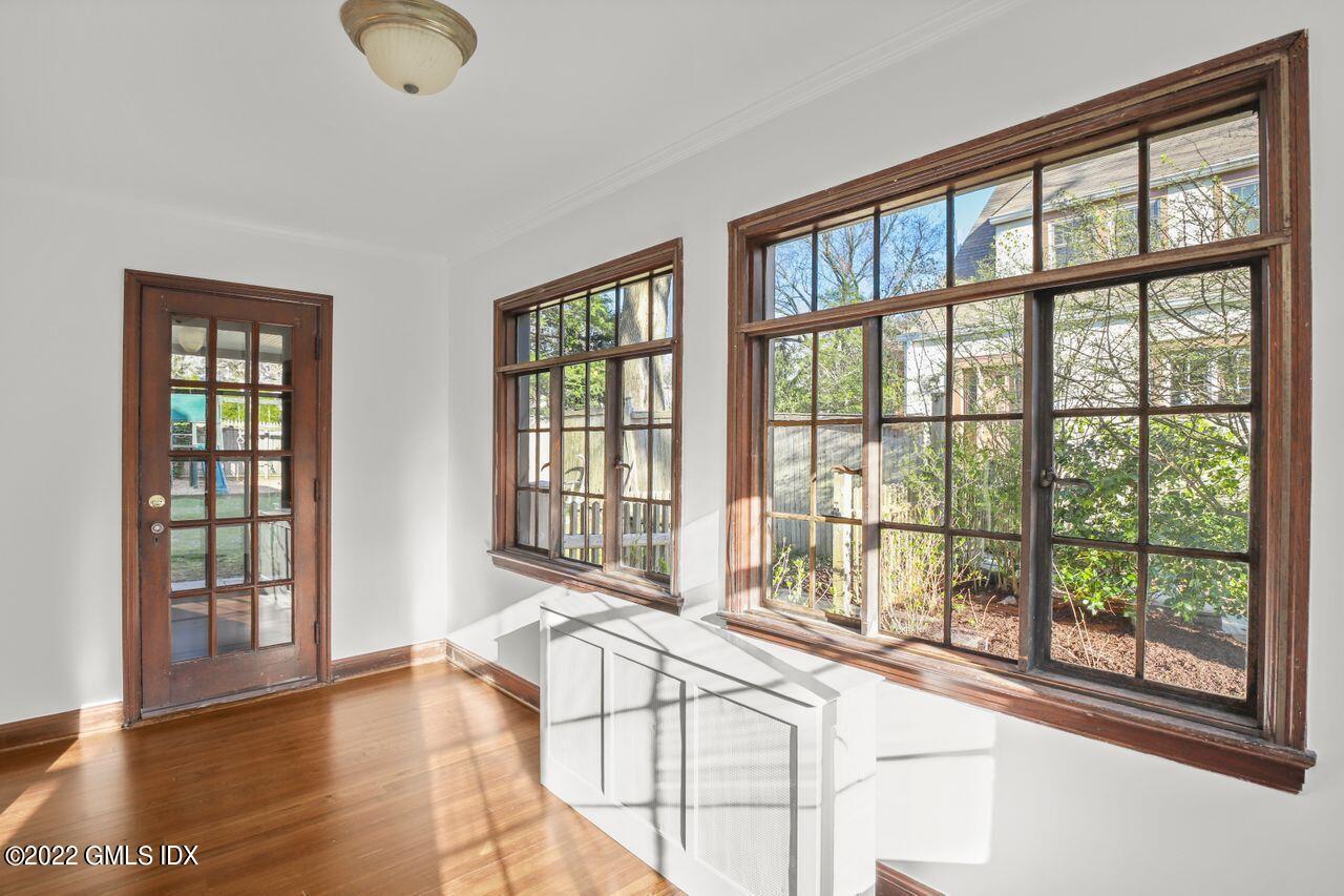 25 Terrace Avenue Riverside, CT 06878 - Photo 8 of 28 022