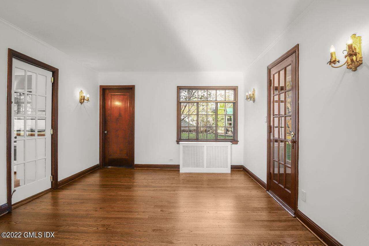 25 Terrace Avenue Riverside, CT 06878 - Photo 9 of 28 013