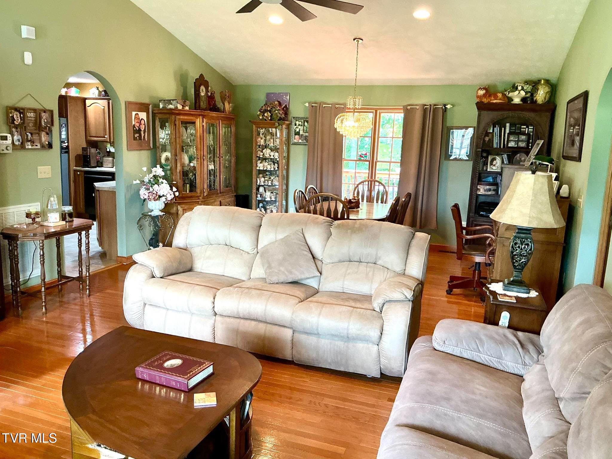 804 Nash Street Southwest Wise, VA 24293 - Photo 13 of 52 IMG_3138