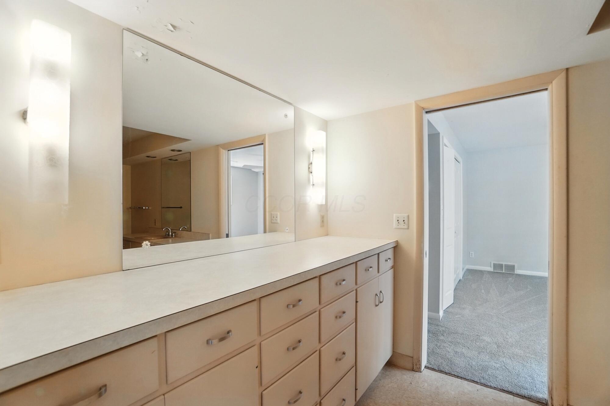 3885 Woodbridge Road Columbus, OH 43220 - Photo 96 of 158 092