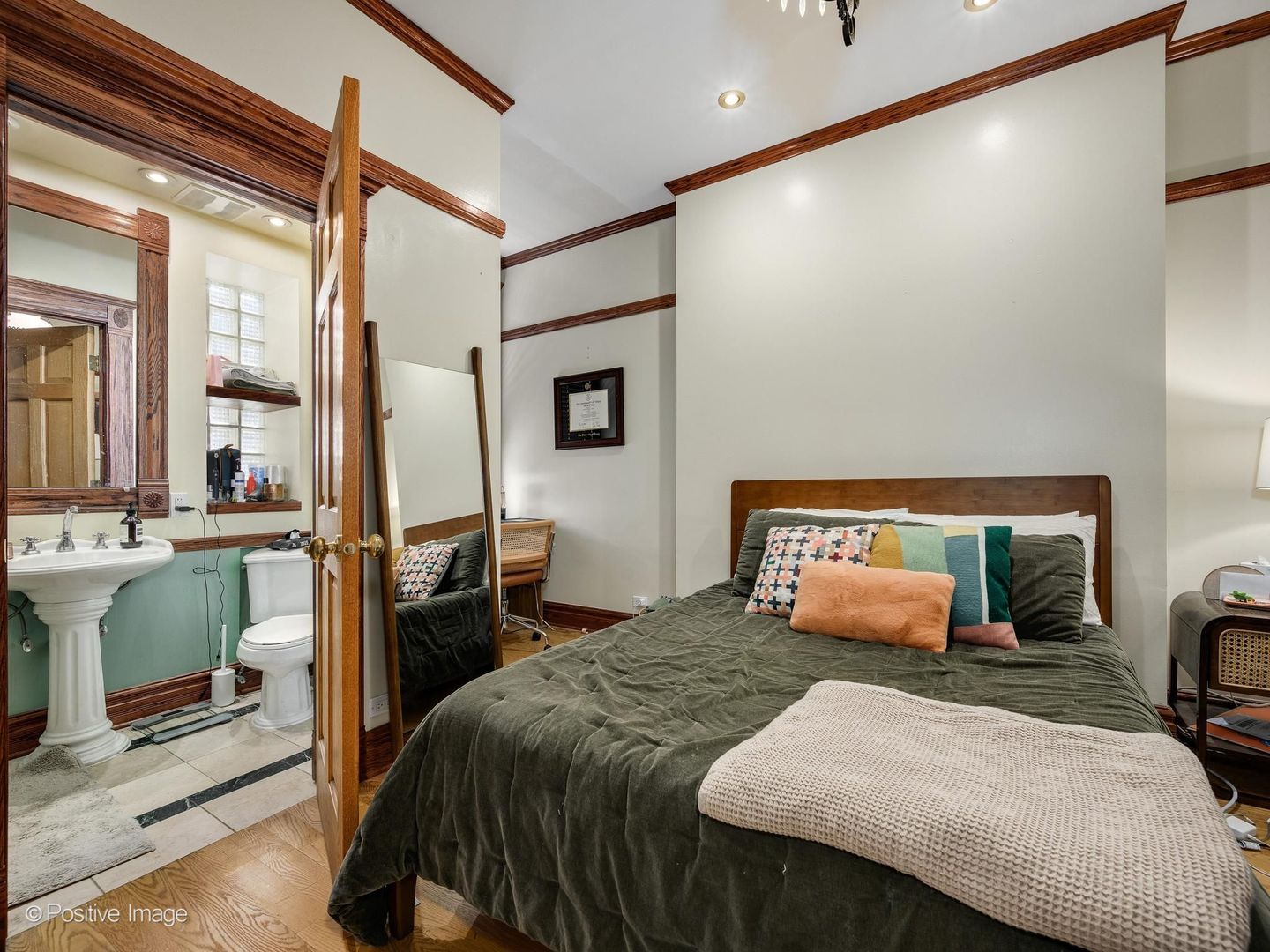 33 East Division Street Chicago, IL 60611 - Photo 19 of 34 a bedroom with a bed and a dresser with mirror