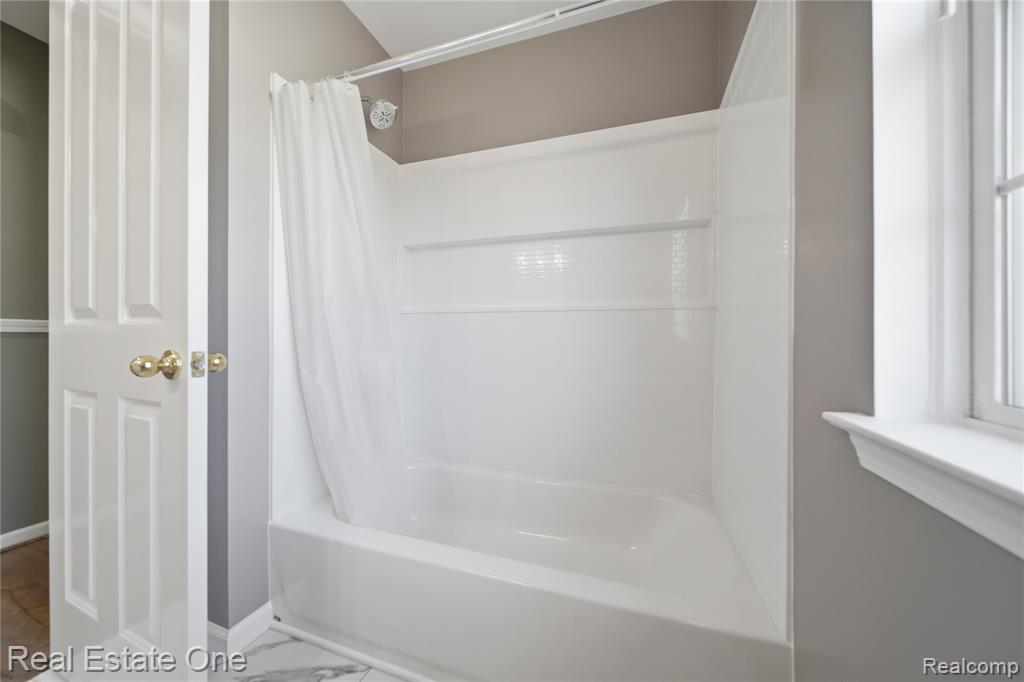 4113 Hampton Ridge Boulevard Howell, MI 48843 - Photo 17 of 28