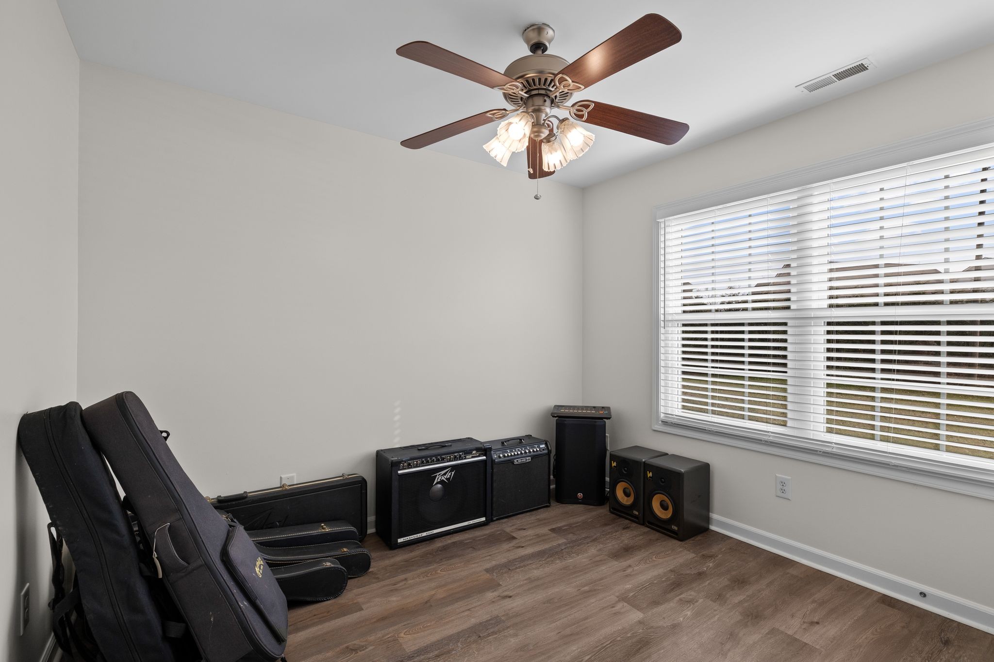 2041 Golden Court Spring Hill, TN 37174 - Photo 4 of 20 a view of a livingroom with furniture