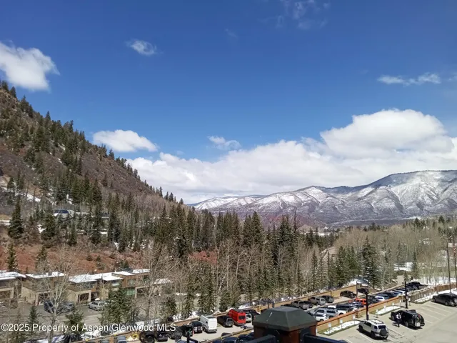 a view of a lake in front of house