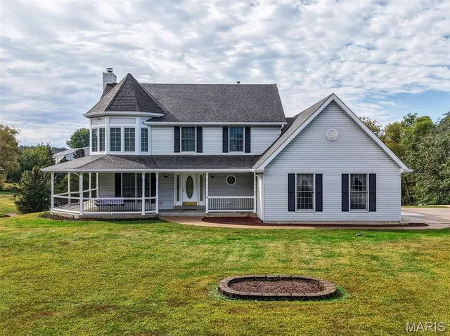 $589,900 | 23 Prairie Crossing Drive, St. Paul, MO 63366