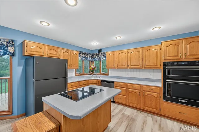 $589,900 | 23 Prairie Crossing Drive, St. Paul, MO 63366