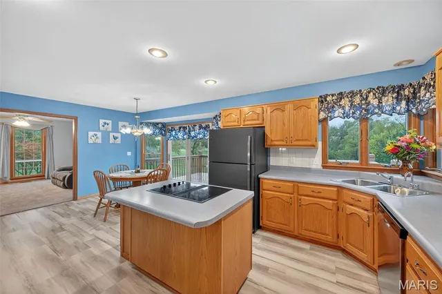 $589,900 | 23 Prairie Crossing Drive, St. Paul, MO 63366