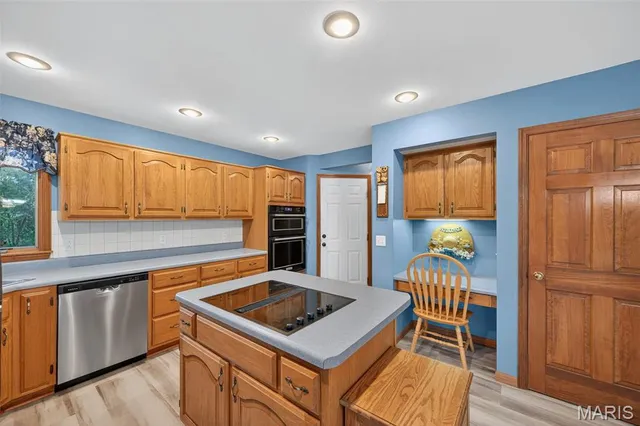 $589,900 | 23 Prairie Crossing Drive, St. Paul, MO 63366