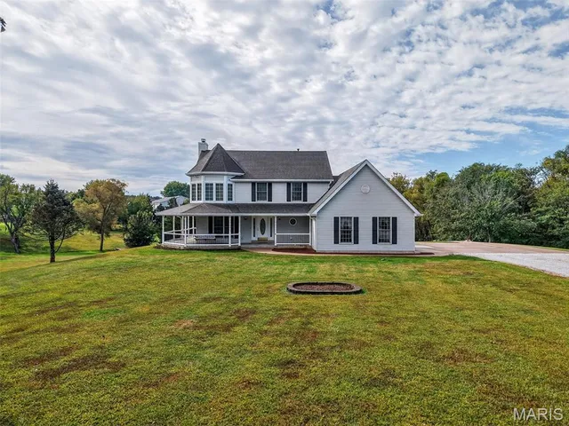 $589,900 | 23 Prairie Crossing Drive, St. Paul, MO 63366