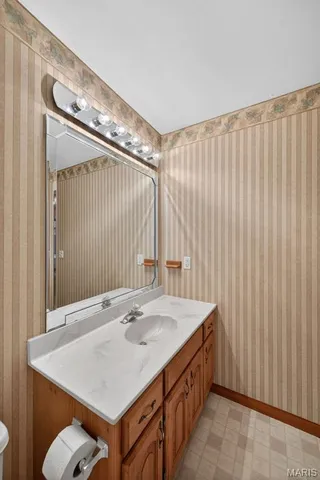 $589,900 | 23 Prairie Crossing Drive, St. Paul, MO 63366