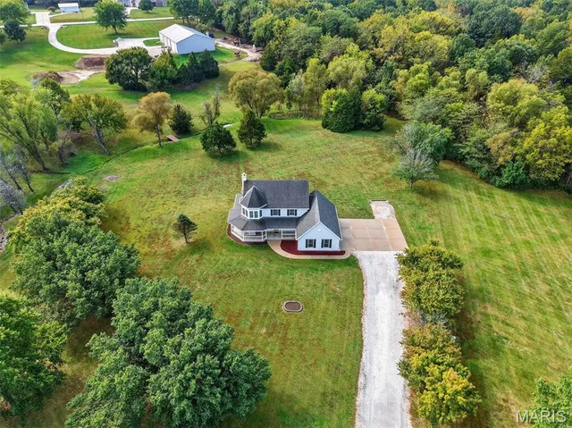 $589,900 | 23 Prairie Crossing Drive, St. Paul, MO 63366