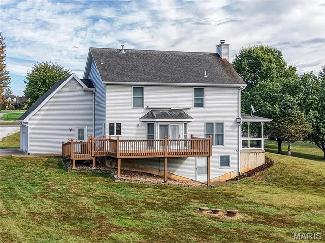 $589,900 | 23 Prairie Crossing Drive, St. Paul, MO 63366