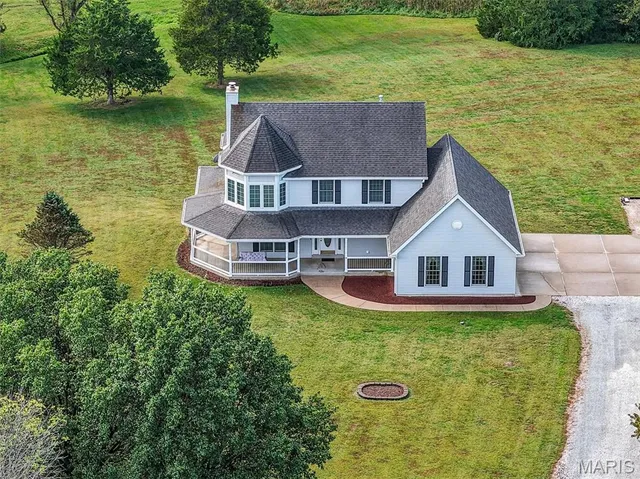 $589,900 | 23 Prairie Crossing Drive, St. Paul, MO 63366