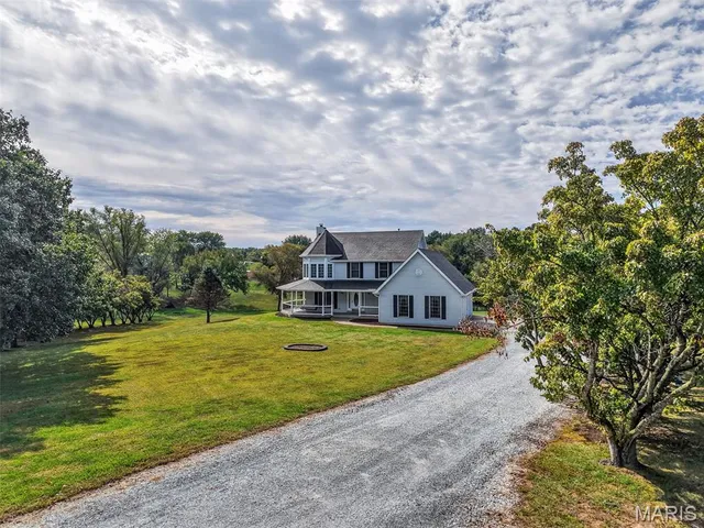 $589,900 | 23 Prairie Crossing Drive, St. Paul, MO 63366