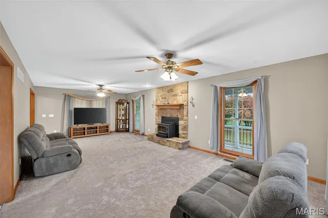 $589,900 | 23 Prairie Crossing Drive, St. Paul, MO 63366