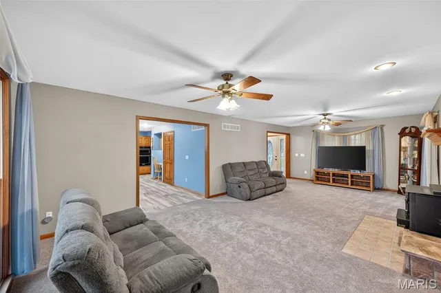 $589,900 | 23 Prairie Crossing Drive, St. Paul, MO 63366