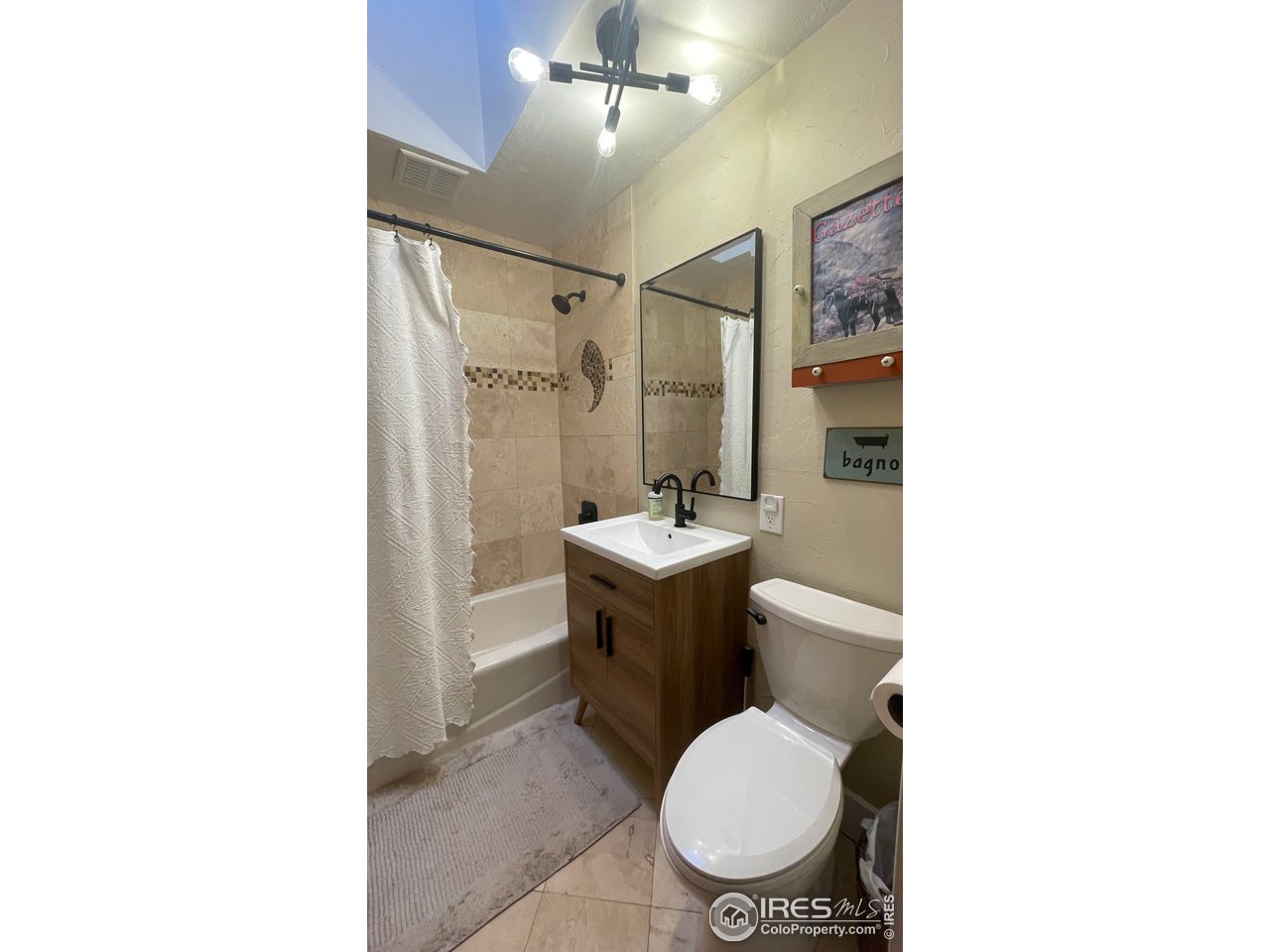 3396 Plateau Road Longmont, CO 80503 - Photo 19 of 40 Full Hall Bathroom